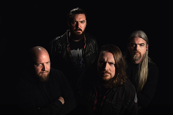 Harlott volta após seis anos com o álbum Exsequiis