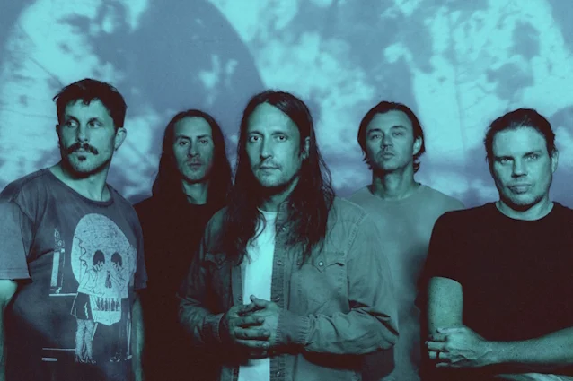 Saosin lança Just Be Honest e abre nova fase com Cove Reber