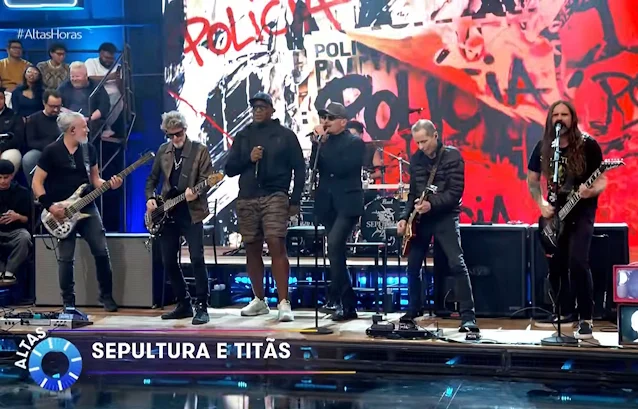 Sepultura e Titãs se encontram no ‘Altas Horas’ para tocar ‘Polícia’