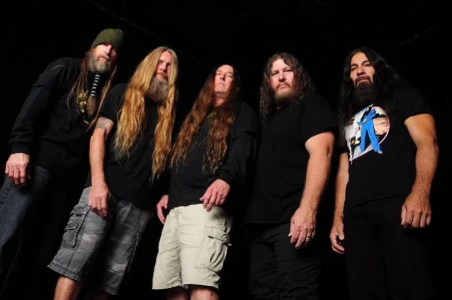 Obituary começa a discutir novas músicas, mas ainda não definiu gravação