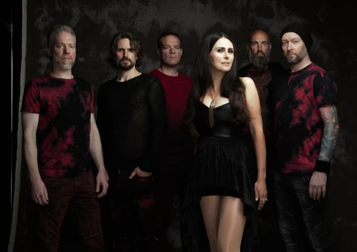 Sharon Den Adel diz que próximo disco do Within Temptation é sombrio, pesado e emotivo